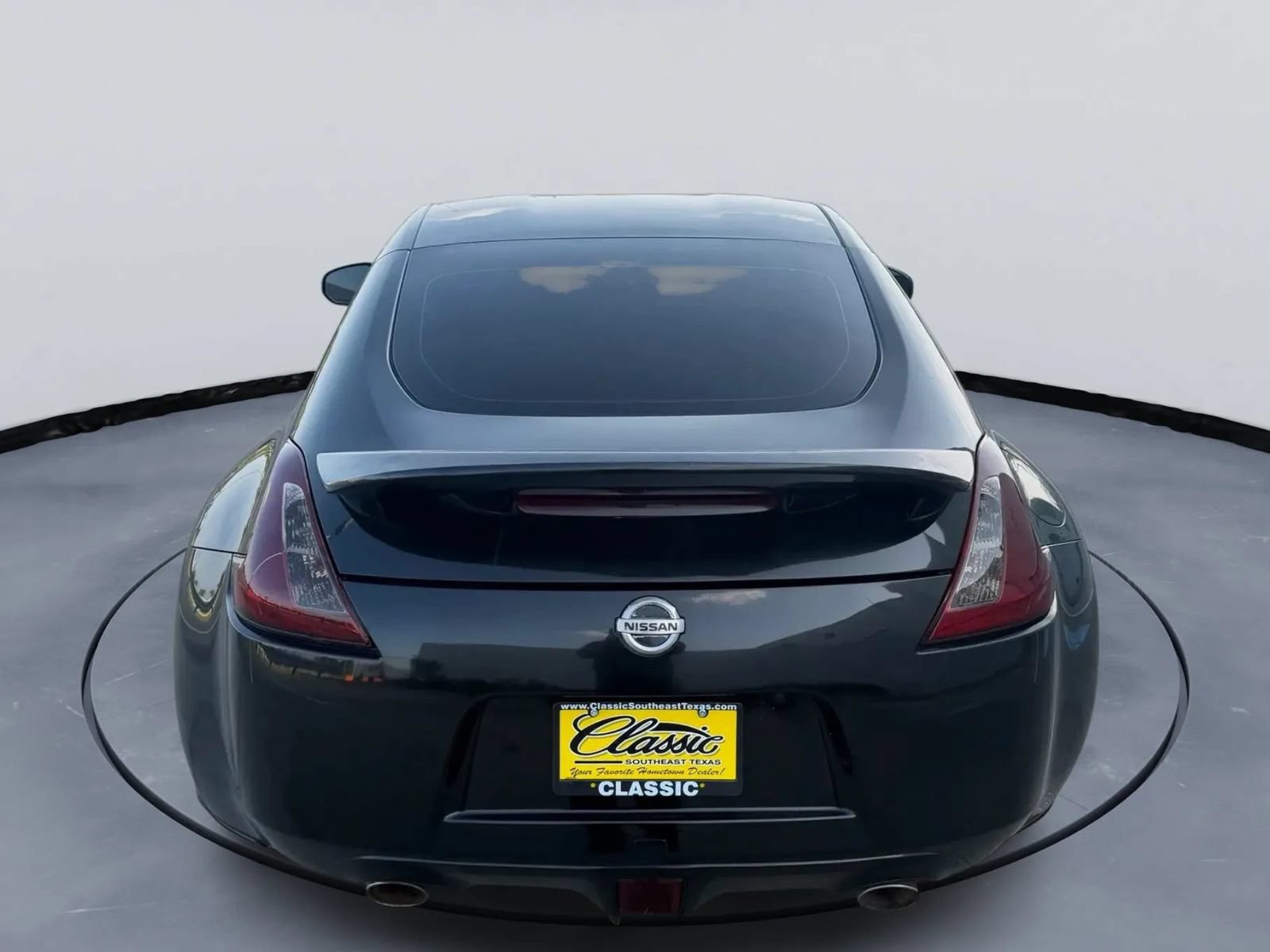 Used 2015 Nissan 370Z Coupe RWD image 4