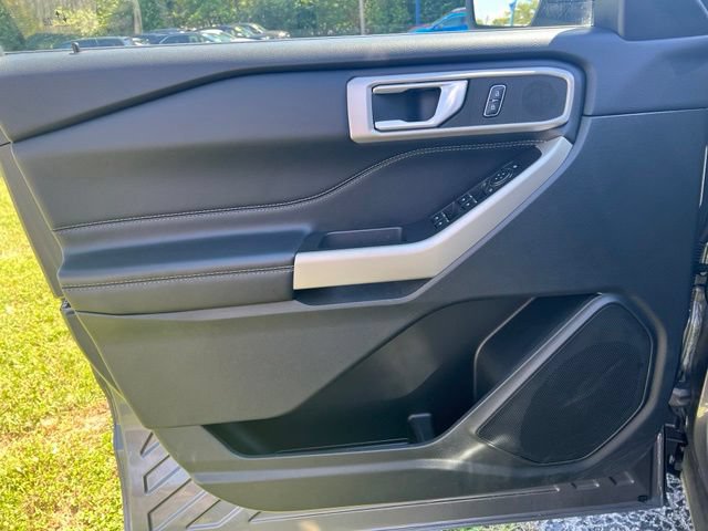 Used 2023 Ford Explorer XLT w/ Equipment Group 202A AWD/4WD image 9