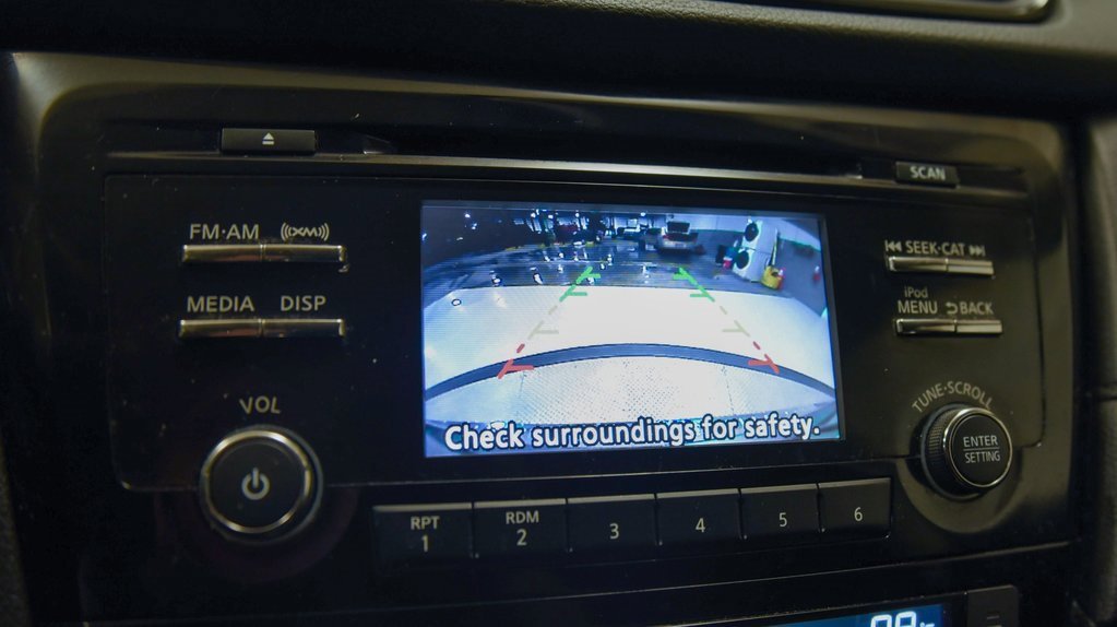 Used 2017 Nissan Rogue SV w/ Midnight Edition image 19