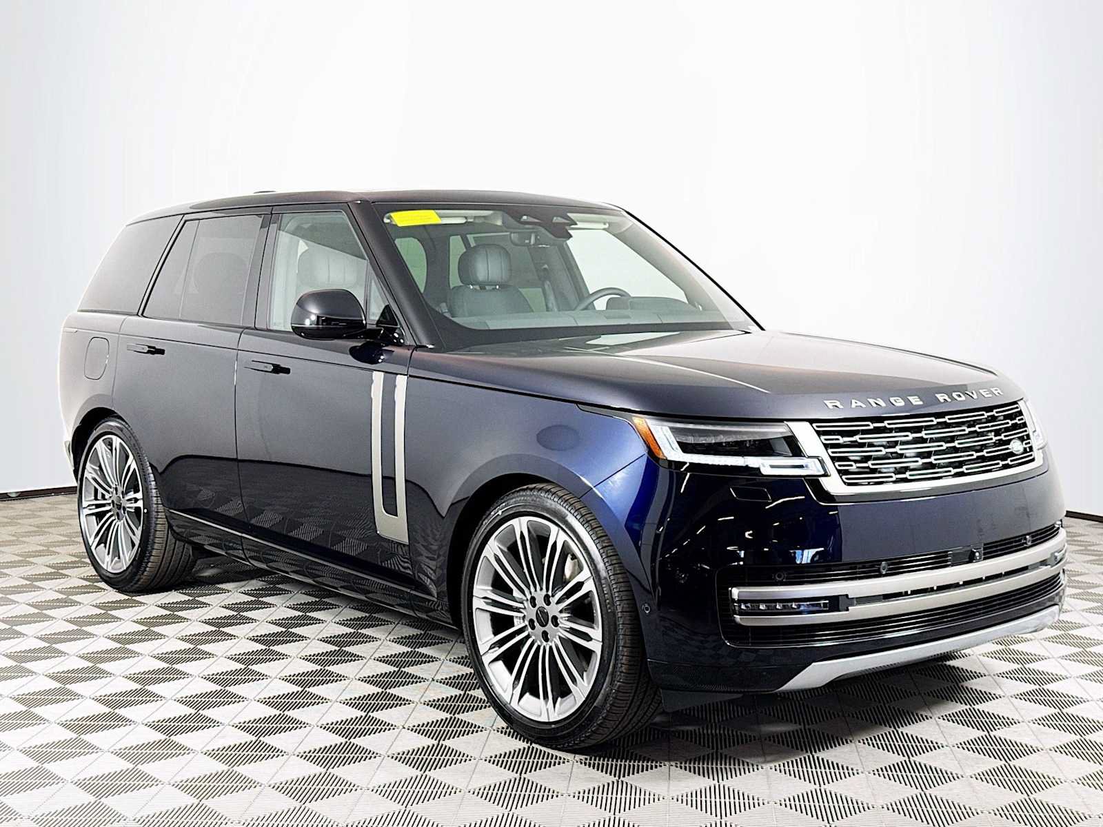 New 2026 Land Rover Range Rover SE AWD/4WD image 3