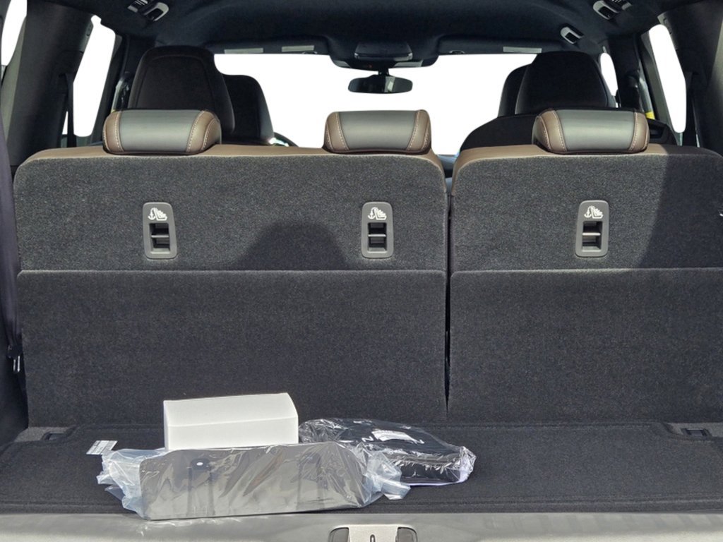 New 2026 Nissan Armada SL w/ Captain's Chari Seat Package RWD image 19