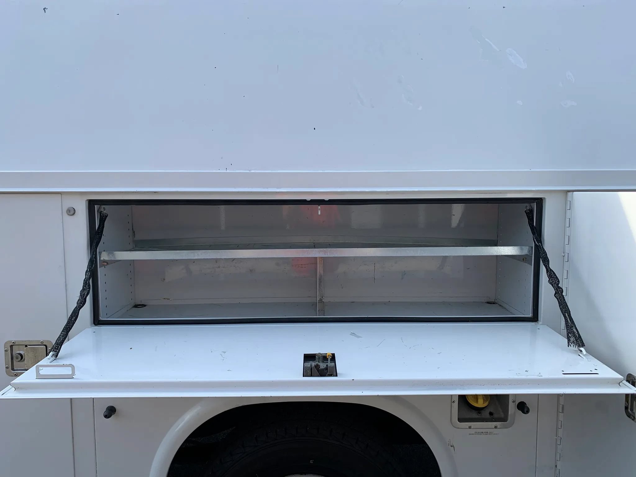 Used 2006 Ford E-350 and Econoline 350 Super Duty RWD image 24