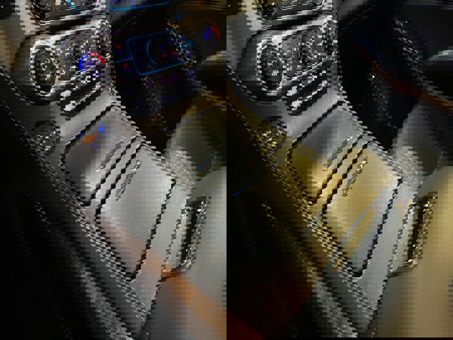 Used 2017 Chevrolet Suburban Premier image 30