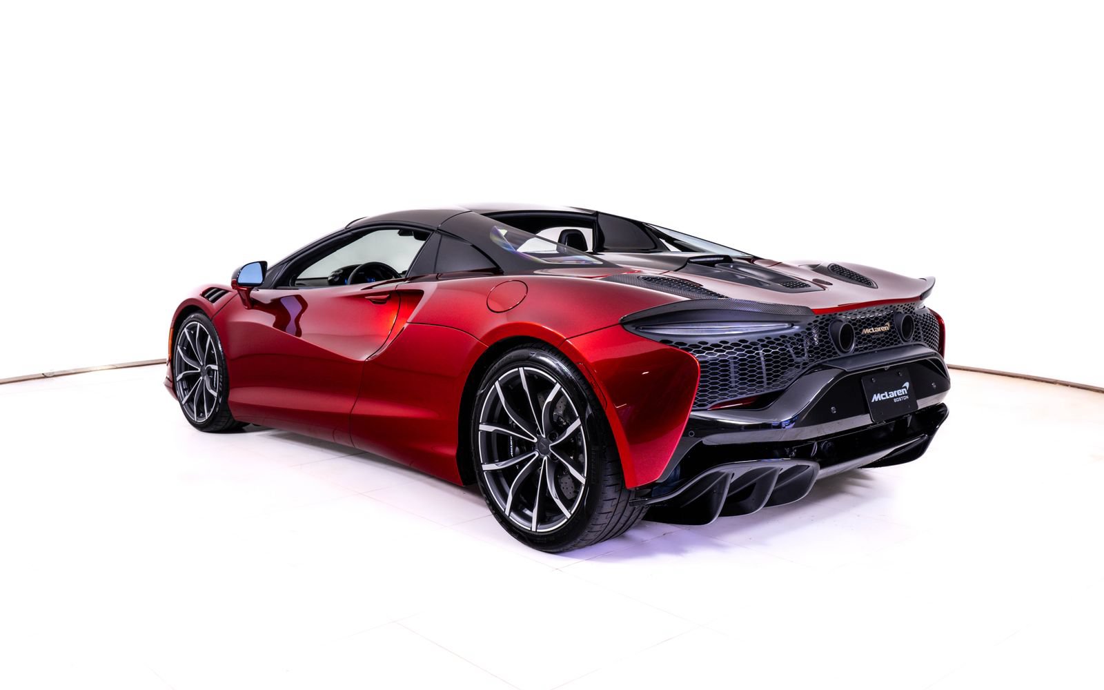 Used 2025 McLaren Artura Spider RWD image 4