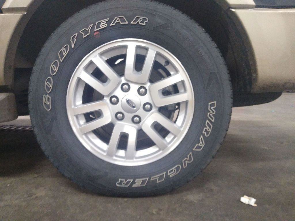 Used 2014 Ford Expedition EL XLT w/ Equipment Group 202A image 9