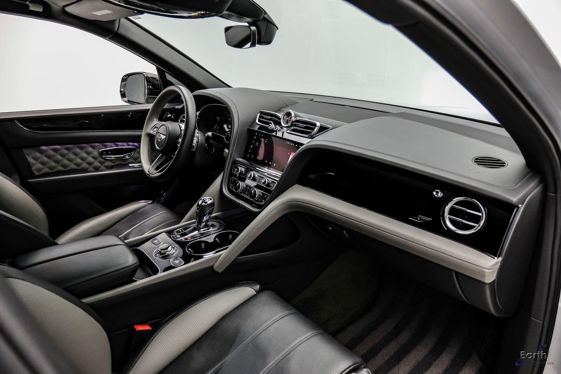 Used 2022 Bentley Bentayga AWD/4WD image 46