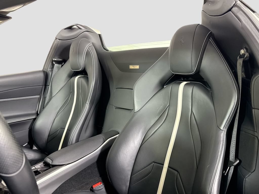 Used 2021 Ferrari 812 GTS RWD image 5