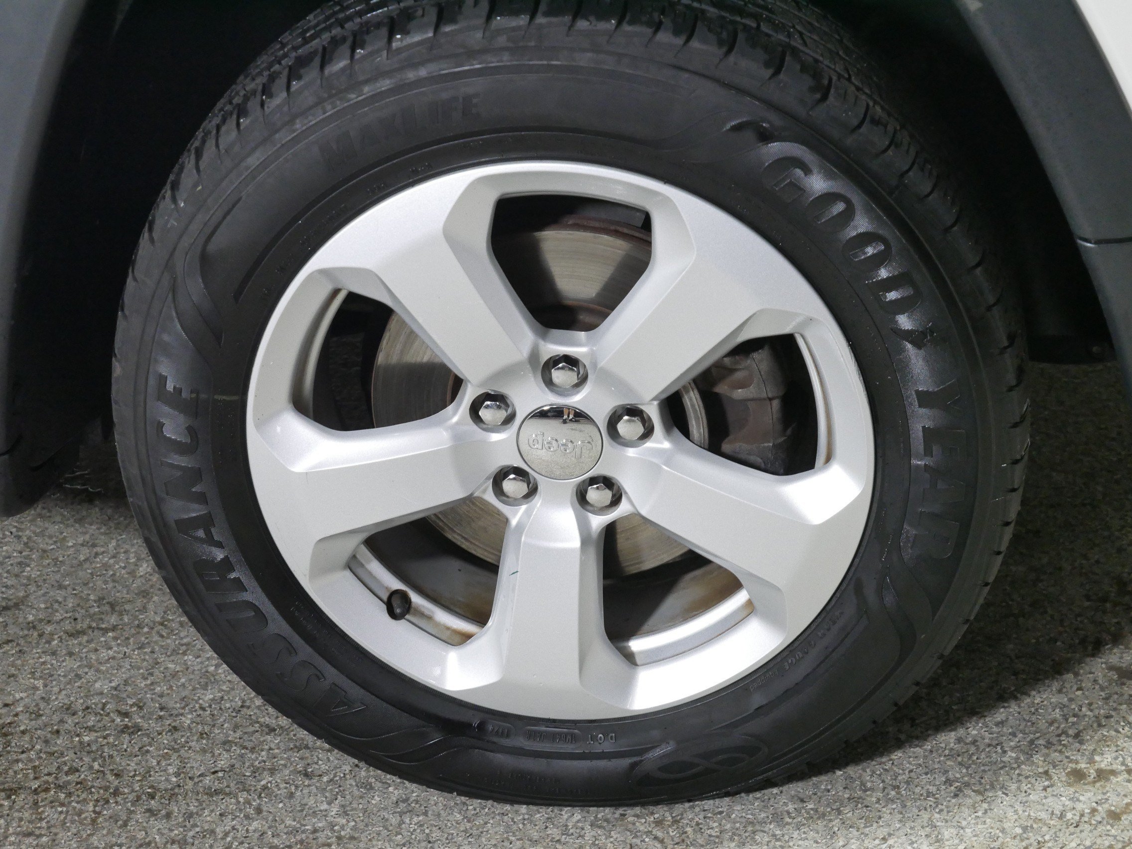 Used 2018 Jeep Compass Latitude w/ Popular Equipment Group AWD/4WD image 15