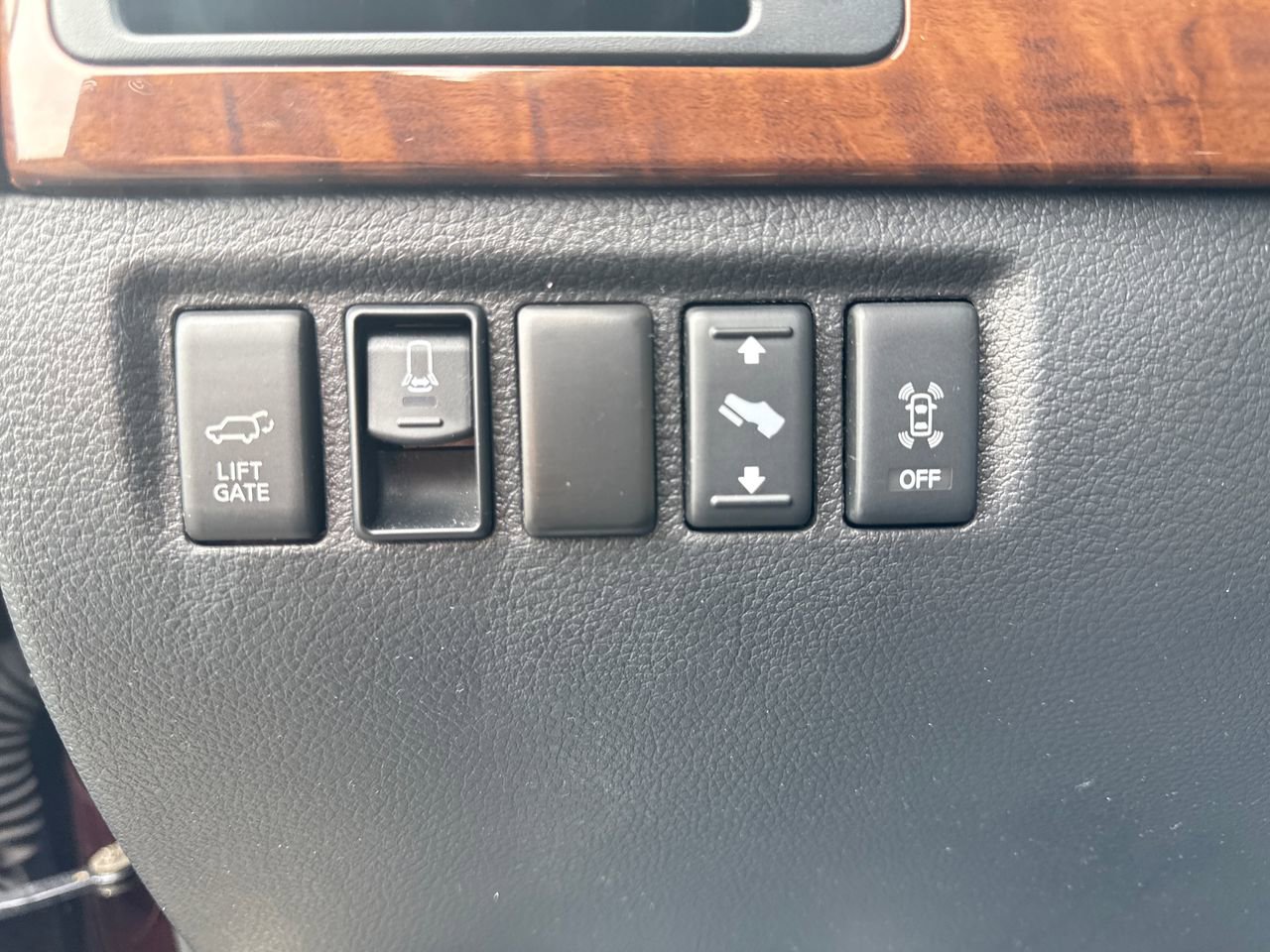Used 2013 Nissan Armada Platinum AWD/4WD image 20