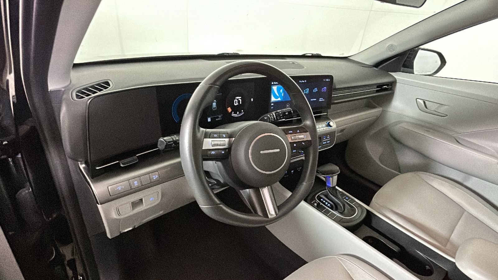 Used 2025 Hyundai Kona SEL FWD image 15