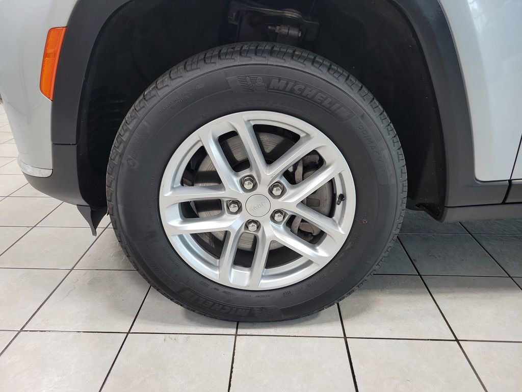 Used 2024 Jeep Grand Cherokee L Laredo AWD/4WD image 46
