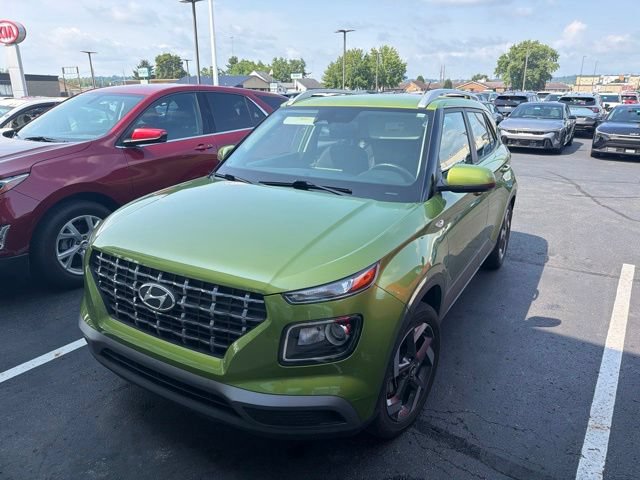 Used 2024 Hyundai Venue SEL FWD image 3