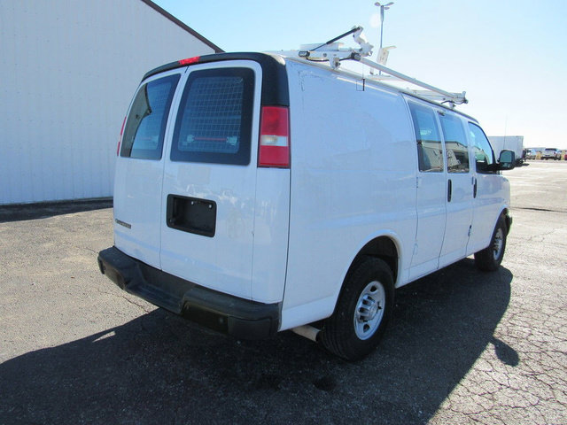 Used 2018 Chevrolet Express 2500 w/ Driver Convenience Package RWD image 2