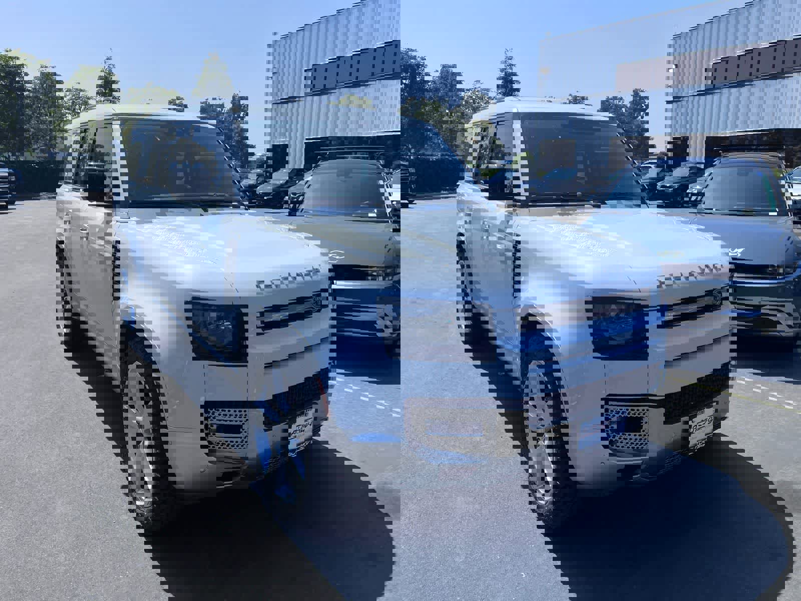 Used 2023 Land Rover Defender 130 SE image 2