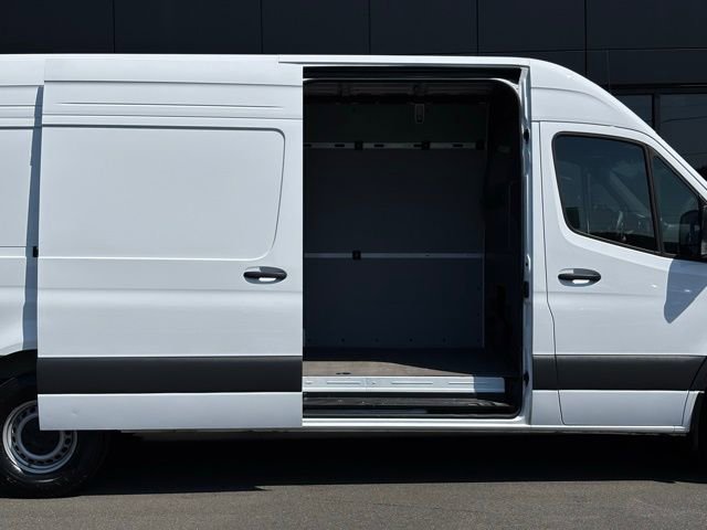 Used 2025 Mercedes-Benz Sprinter 2500 image 24