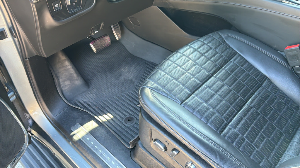 Used 2024 Cadillac Escalade V AWD/4WD image 12