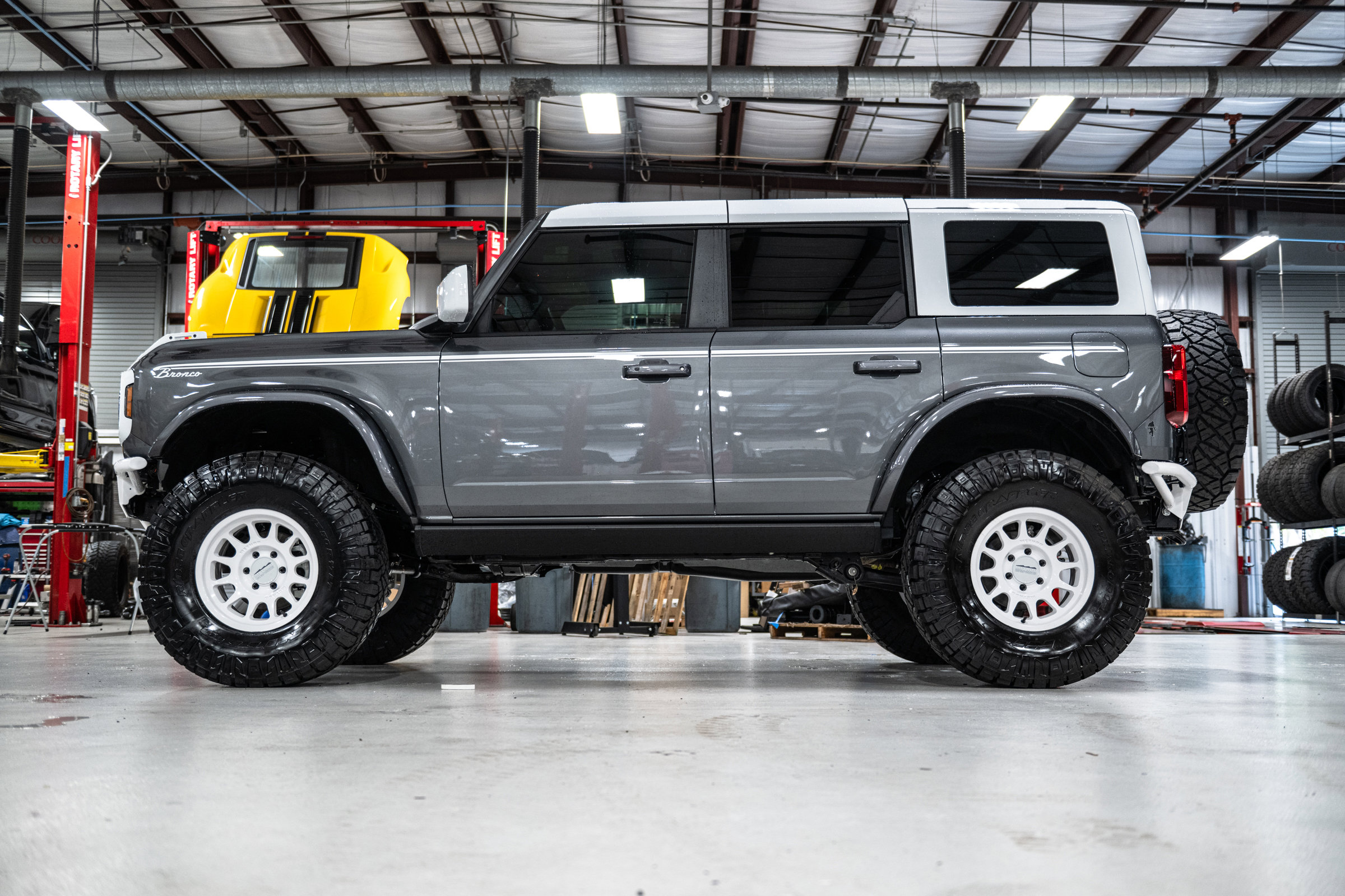 New 2025 Ford Bronco Heritage Edition AWD/4WD image 7