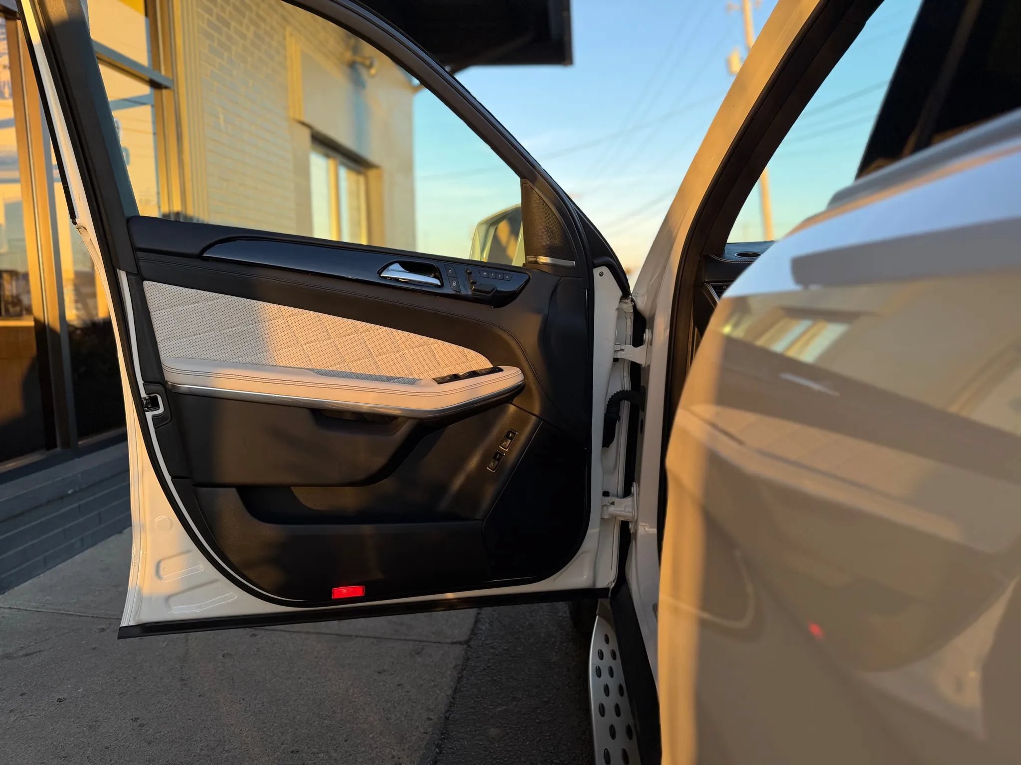 Used 2015 Mercedes-Benz GL 550 4MATIC image 9