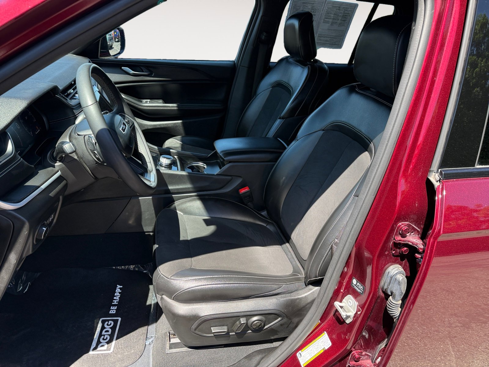 Used 2024 Jeep Grand Cherokee Altitude AWD/4WD image 10