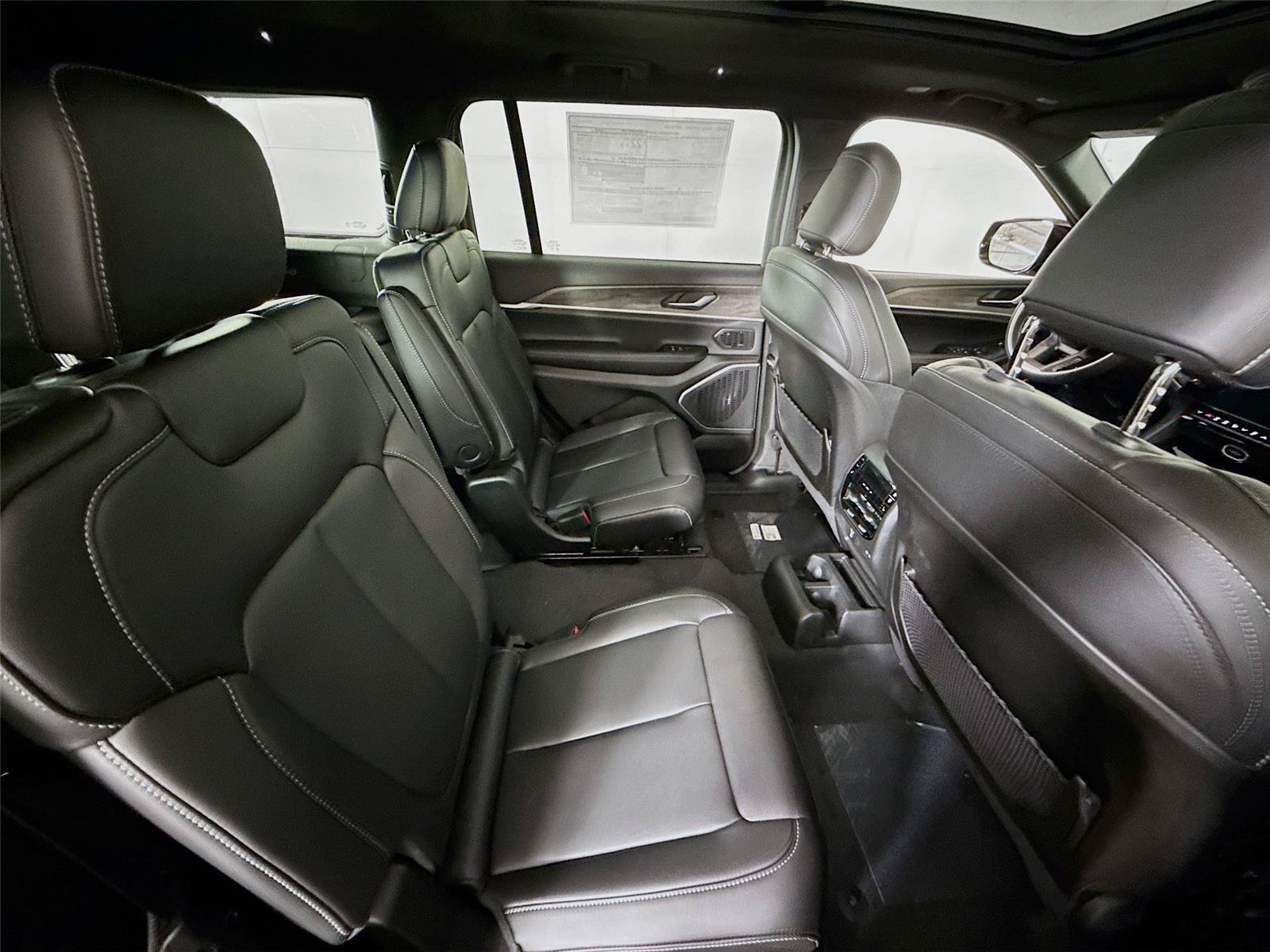 New 2026 Jeep Grand Cherokee L Limited w/ Limited Altitude Package AWD/4WD image 22