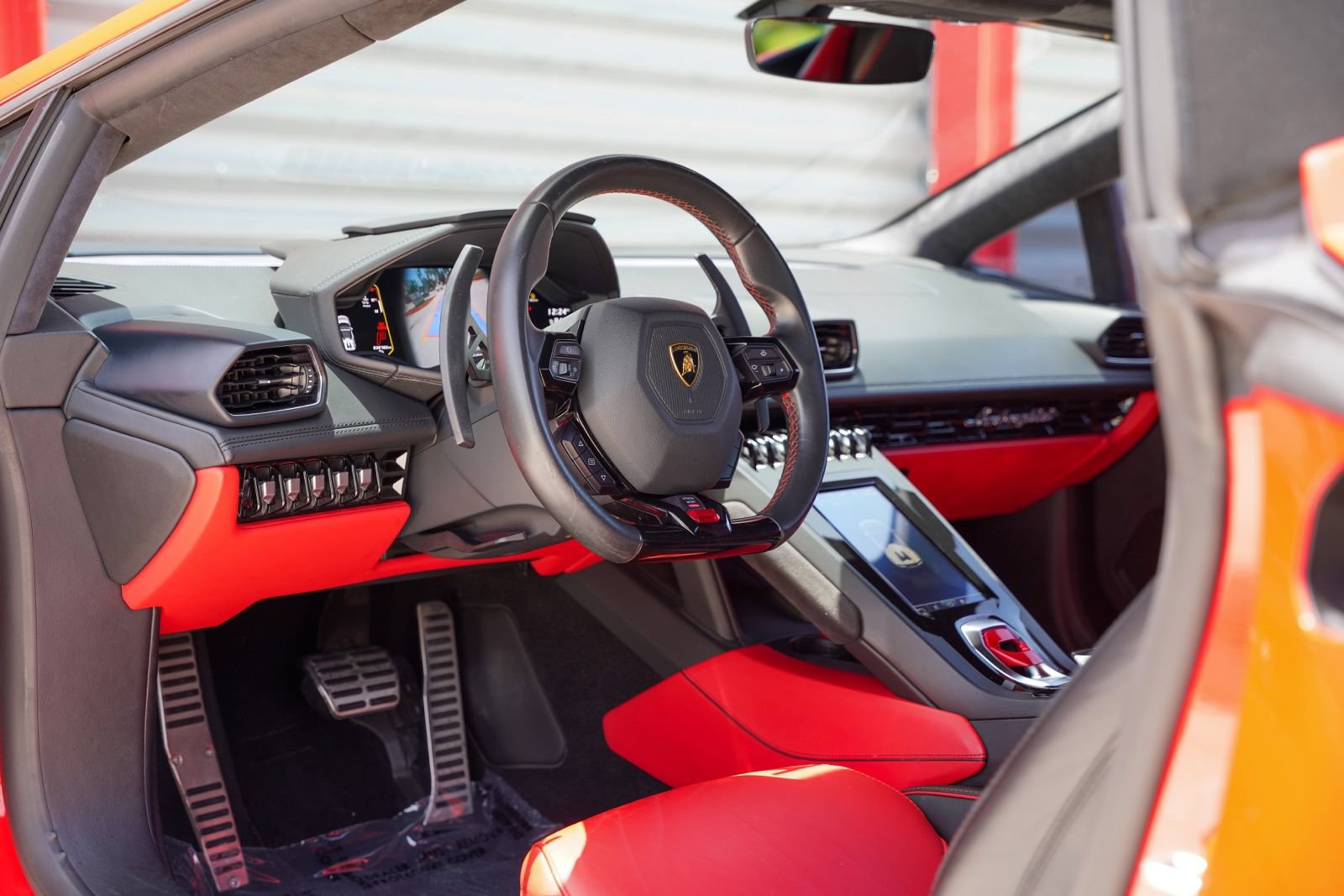 Used 2022 Lamborghini Huracan EVO RWD image 24