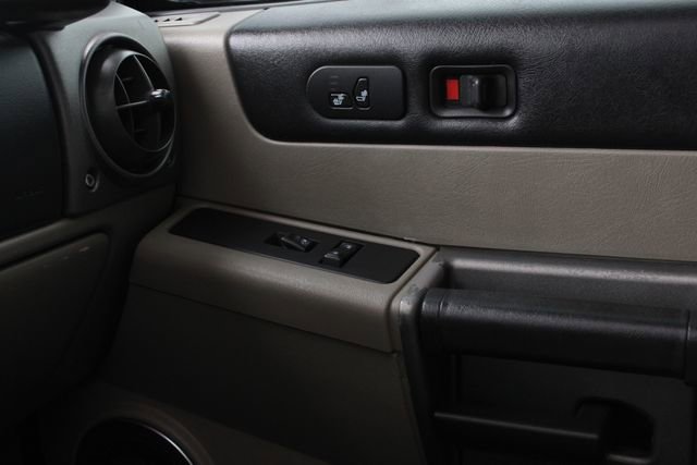 Used 2004 HUMMER H2 w/ Preferred Equipment Group image 20