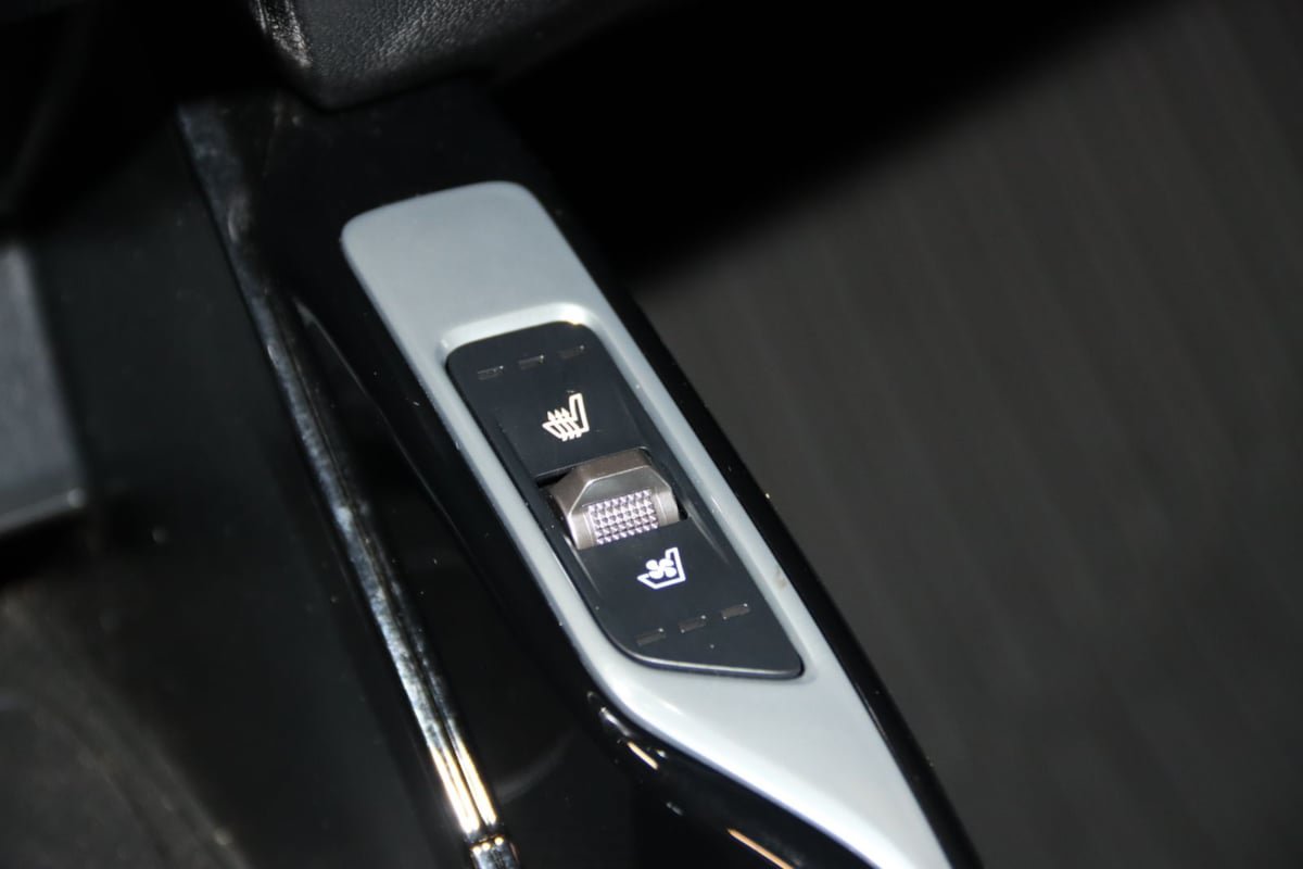 Used 2025 Kia Sorento SX AWD/4WD image 42