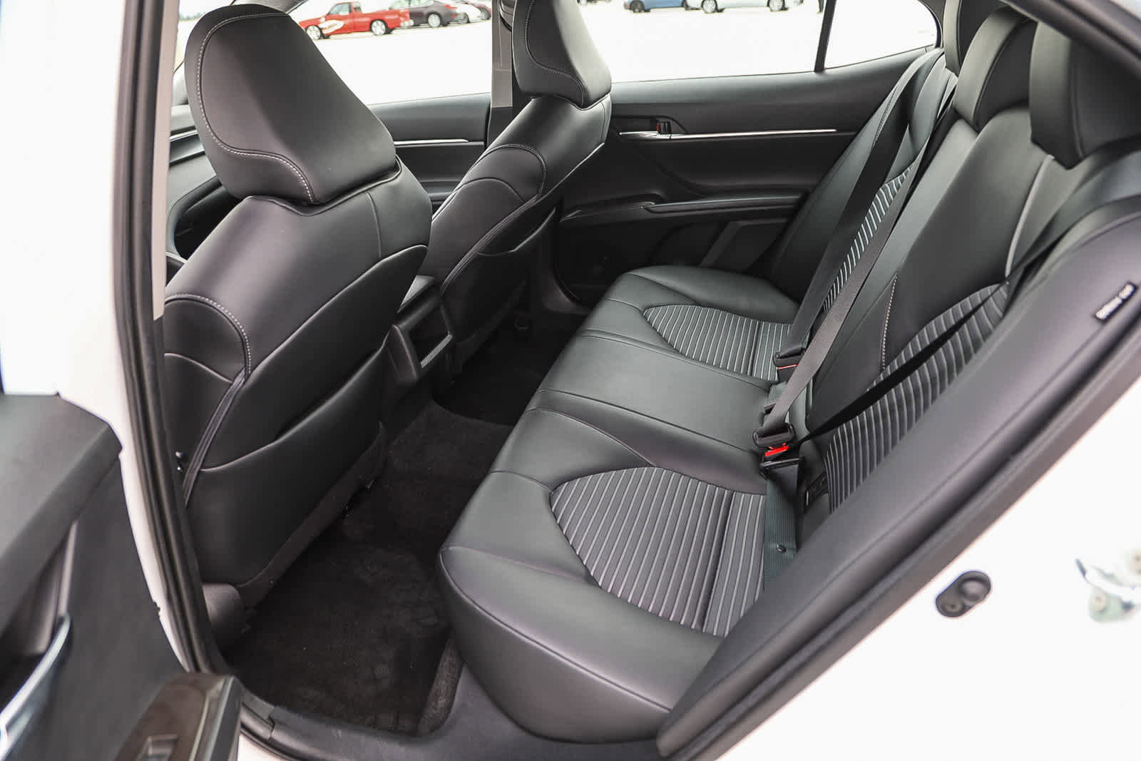 Used 2021 Toyota Camry SE w/ Convenience Package image 18