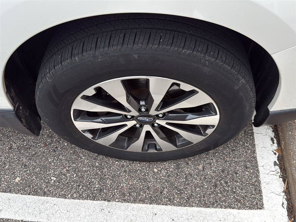 Used 2017 Subaru Outback 2.5i Limited w/ Popular Package #5 AWD/4WD image 2