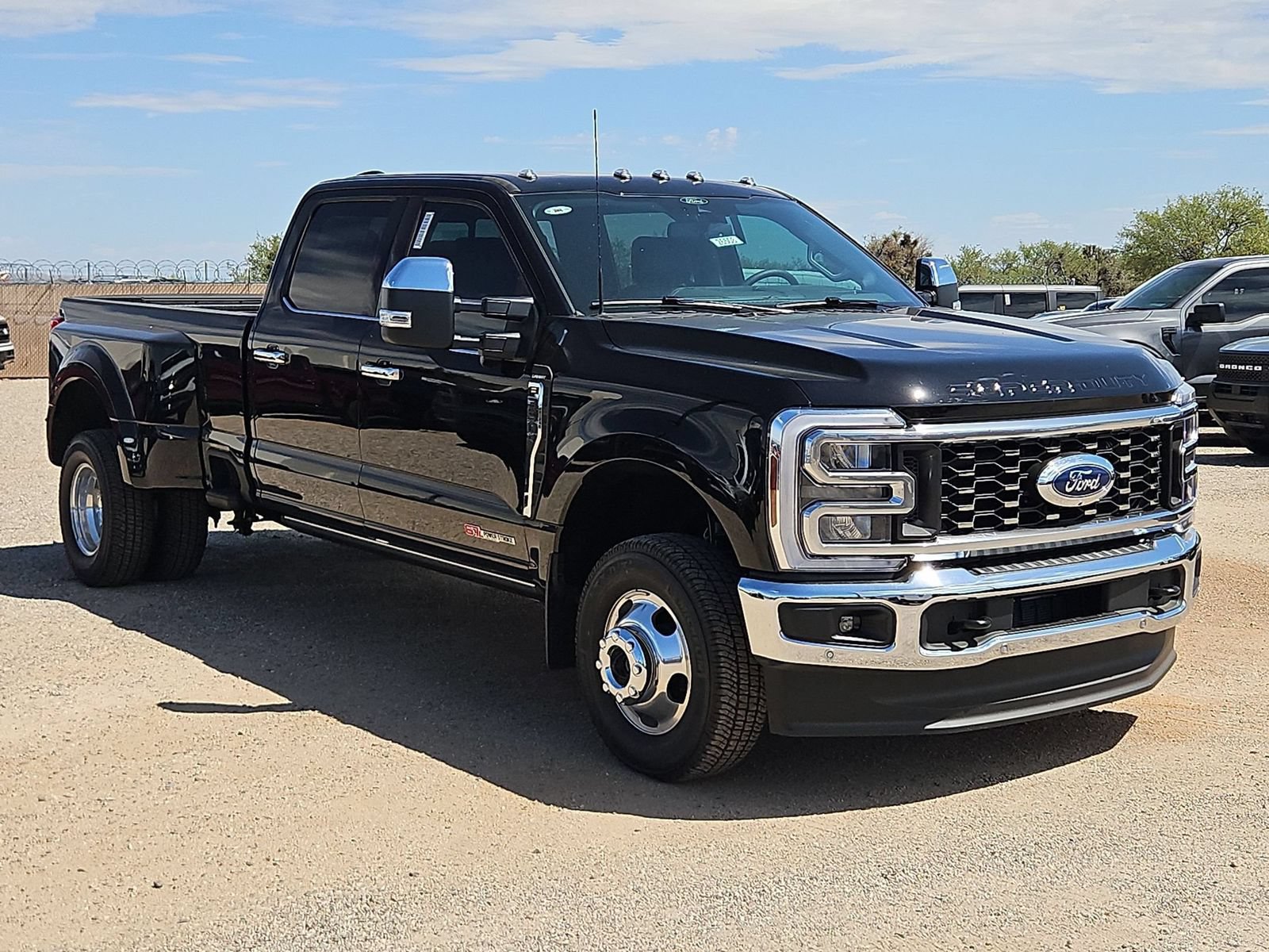 New 2026 Ford F350 Lariat w/ Lariat Ultimate Package AWD/4WD image 3