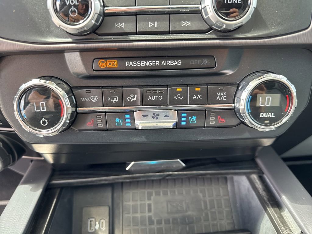 Used 2022 Ford F450 Limited w/ FX4 Off-Road Package image 47