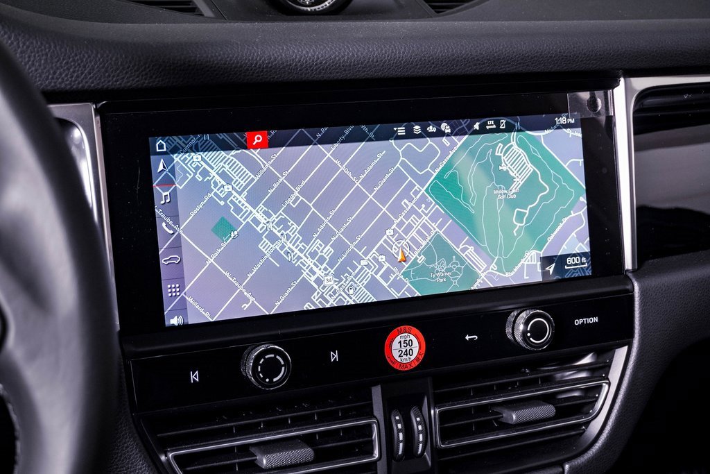 Certified 2025 Porsche Macan image 22