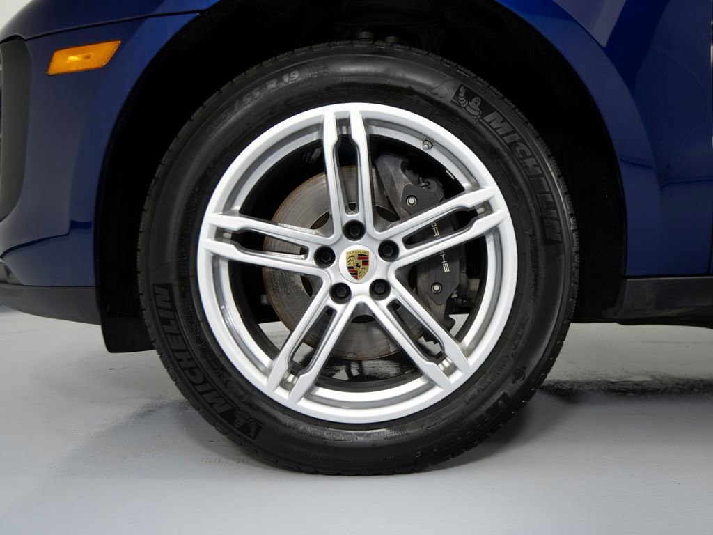 Certified 2025 Porsche Macan image 14