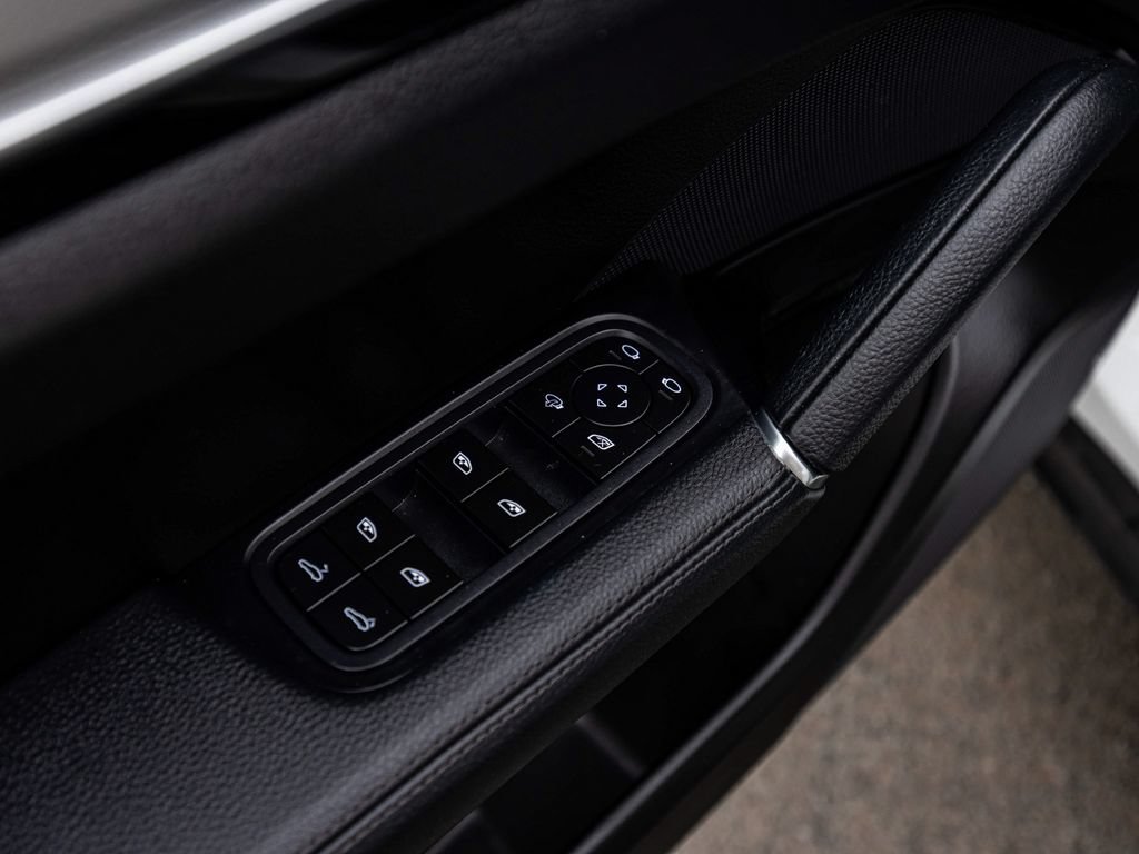 Used 2023 Porsche Cayenne Platinum Edition AWD/4WD image 12