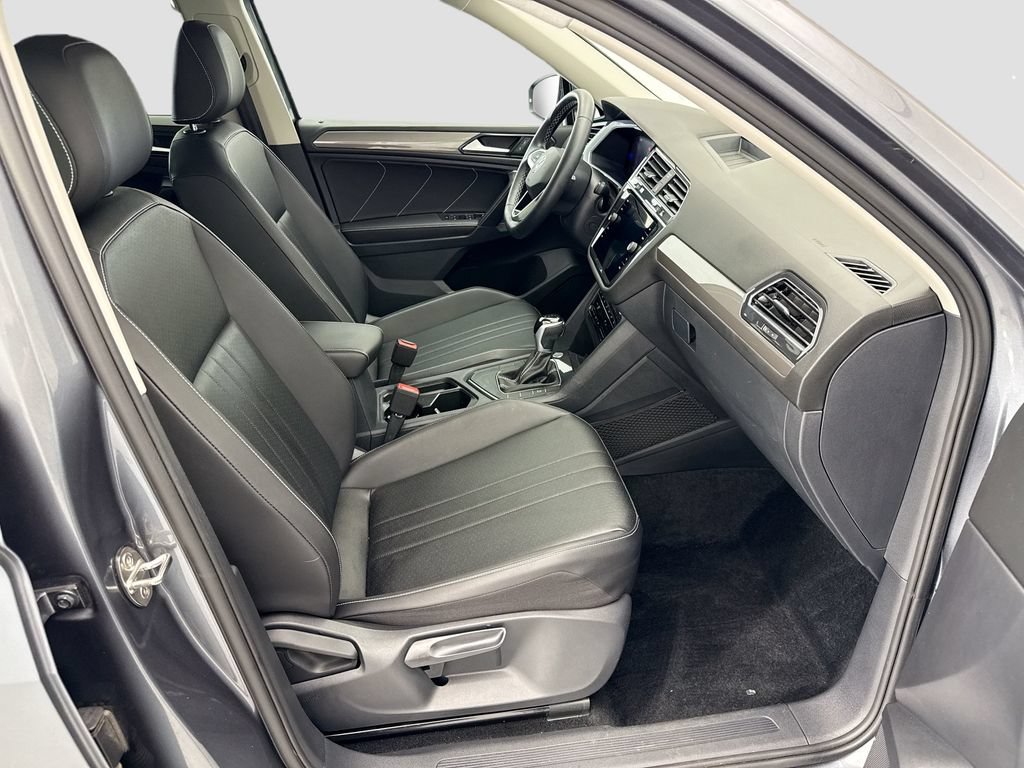 Used 2023 Volkswagen Tiguan SE FWD image 18