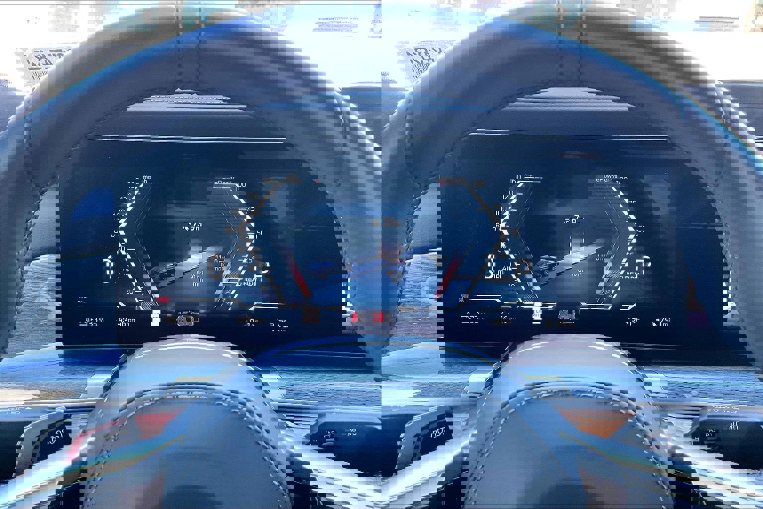 Used 2025 BMW i7 xDrive60 w/ Executive Package image 24