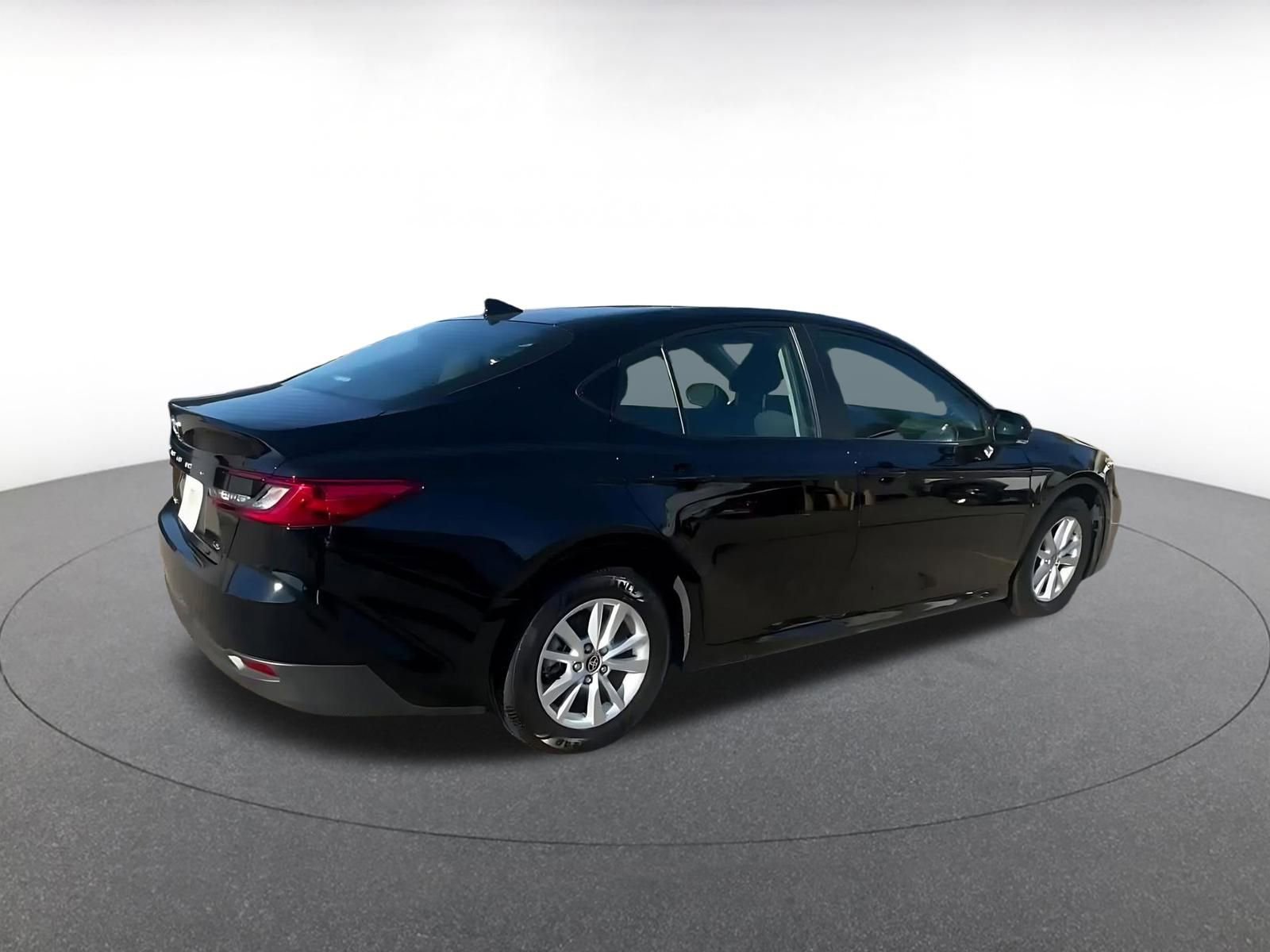Used 2025 Toyota Camry LE image 14