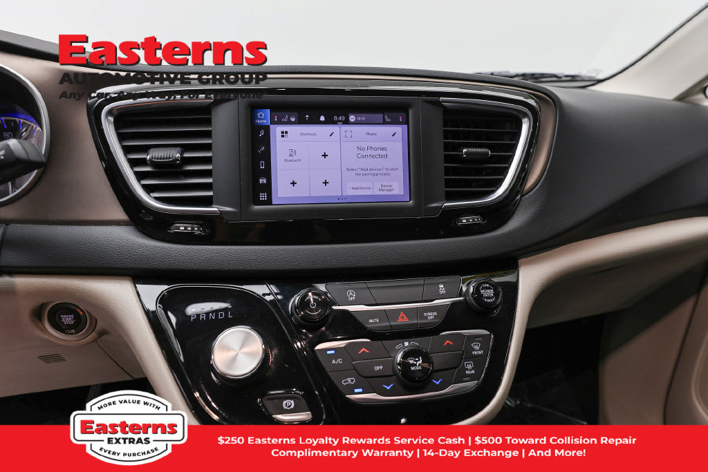 Used 2022 Chrysler Voyager LX FWD image 13
