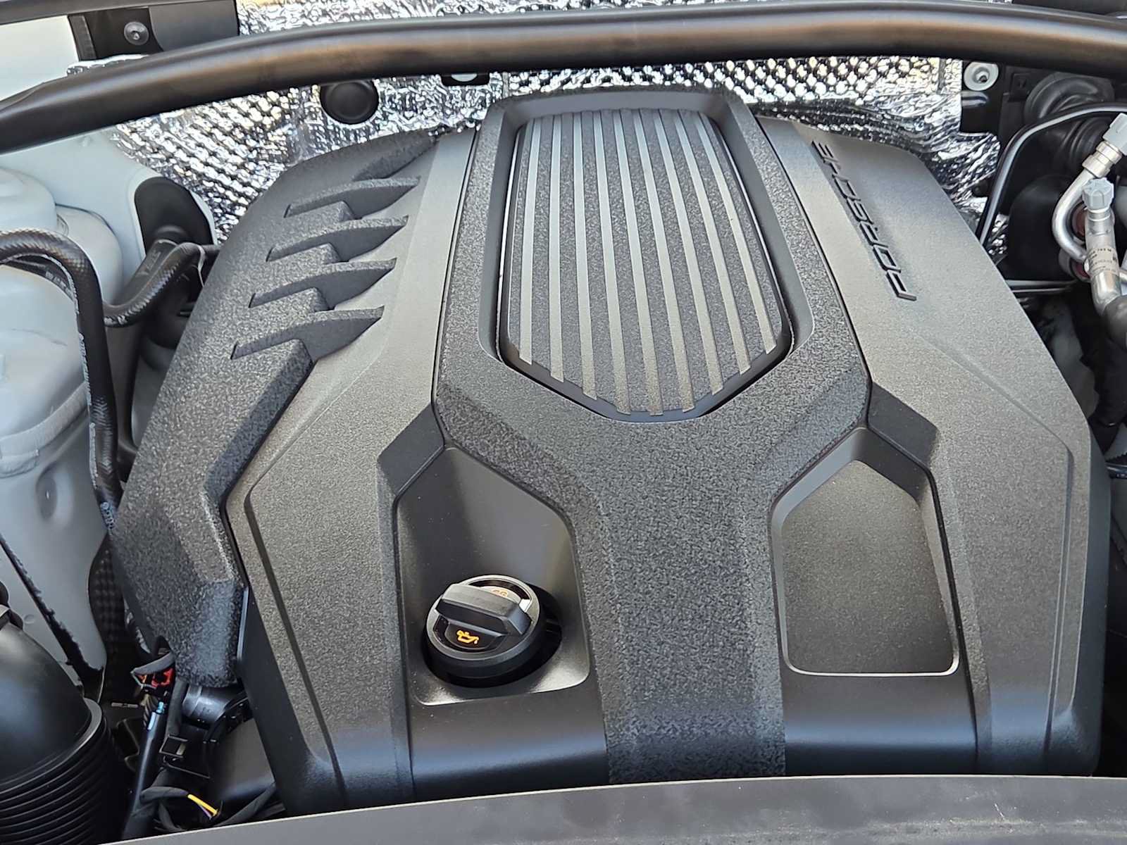 Used 2022 Porsche Macan AWD/4WD image 13