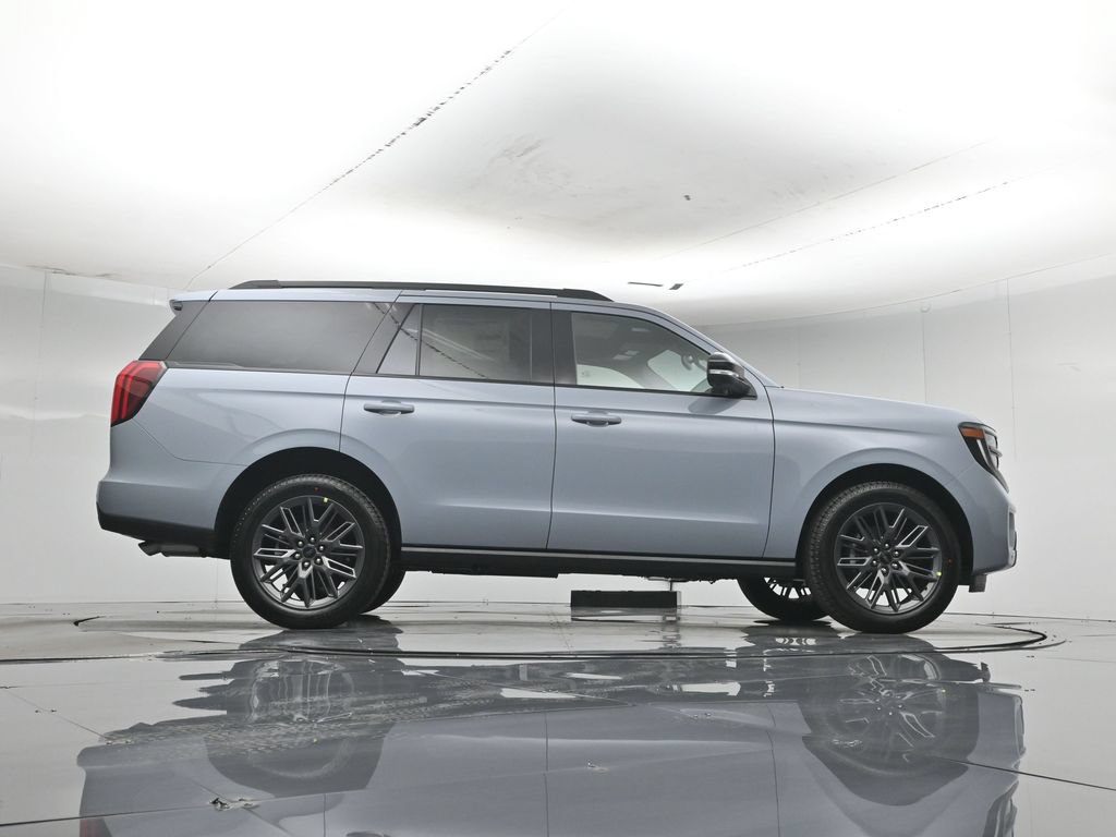 New 2027 Ford Expedition Platinum w/ Stealth Appearance Package AWD/4WD image 7