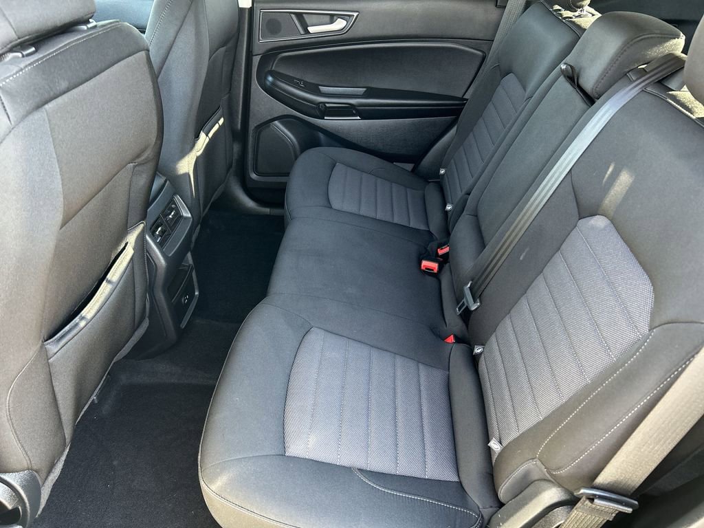 Used 2022 Ford Edge SE image 25