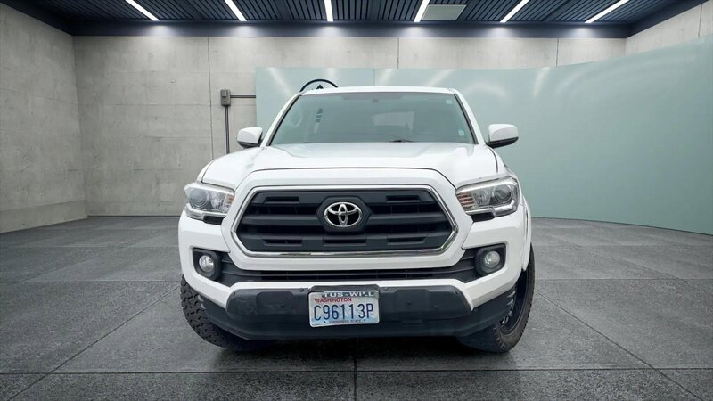 Used 2016 Toyota Tacoma SR5 w/ SR5 Appearance Package (SN) RWD image 9