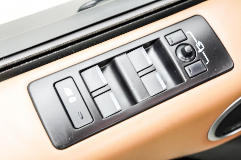 Used 2023 Land Rover Discovery Metropolitan Edition AWD/4WD image 47