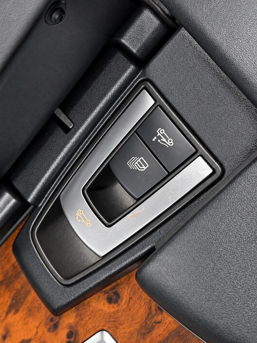 Used 2018 Mercedes-Benz SL 550 image 43
