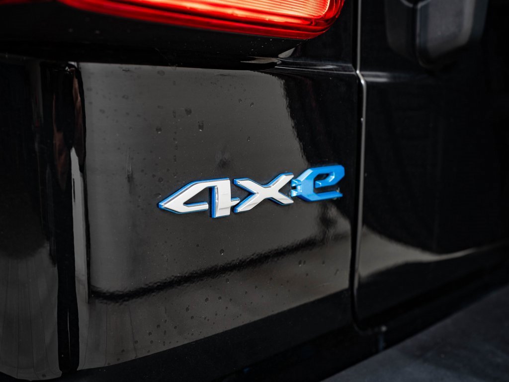 Used 2023 Jeep Wrangler Unlimited Sahara w/ Cold Weather Group image 16