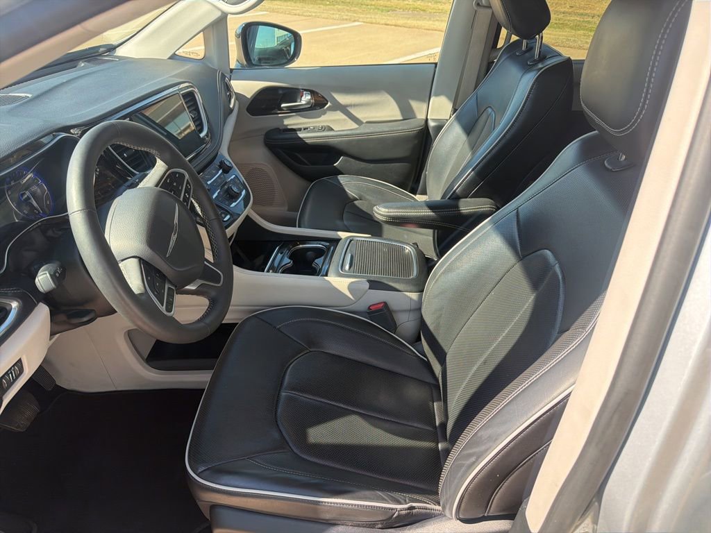 Used 2024 Chrysler Pacifica Limited image 7