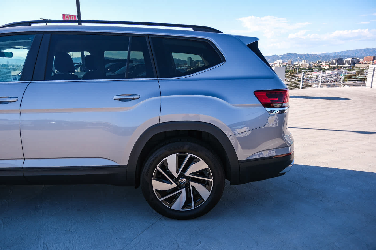 Used 2024 Volkswagen Atlas SE FWD image 8