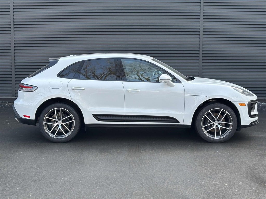 Certified 2025 Porsche Macan image 6