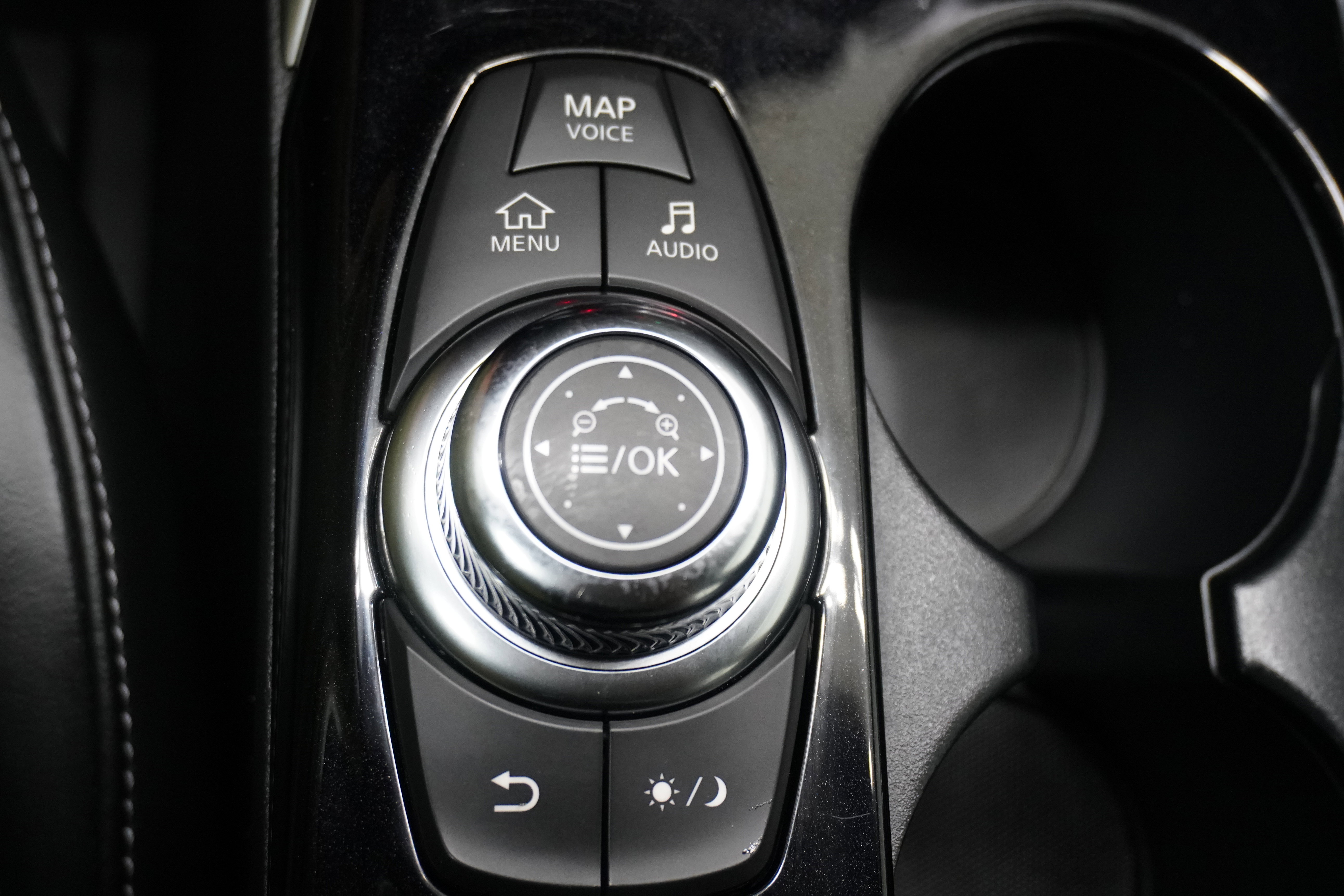 Used 2017 INFINITI QX30 Premium w/ Navigation Package FWD image 21