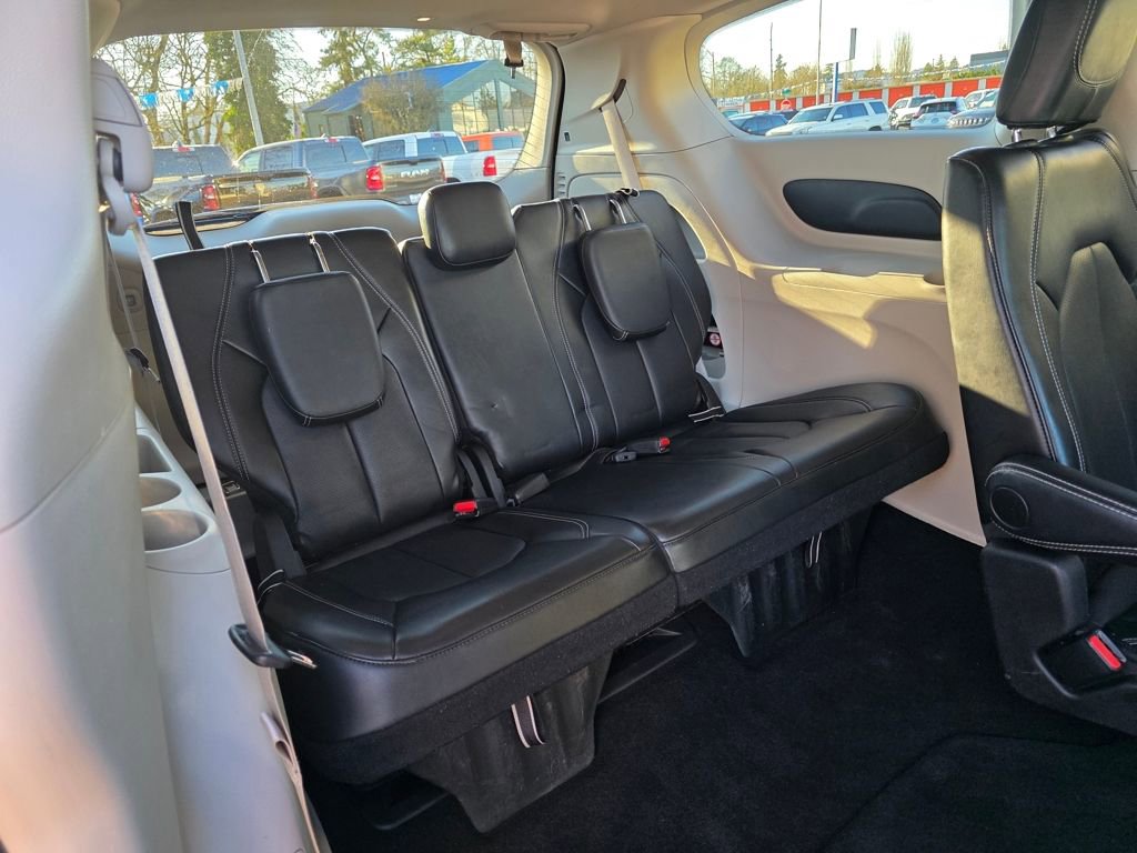 Used 2024 Chrysler Pacifica Touring-L FWD image 23